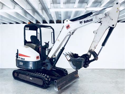 mini excavator bobcat 320|how to operate bobcat e32.